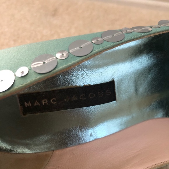 Marc Jacobs, blue/aqua silk pump with sequin trim. - Picture 4 of 7